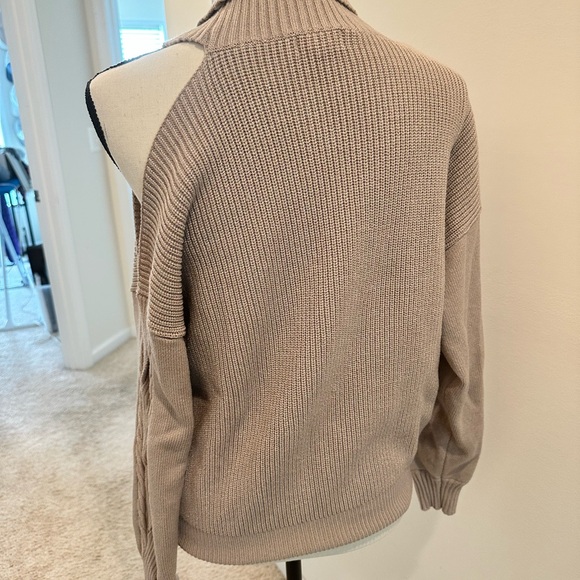 Sweater - Picture 3 of 6